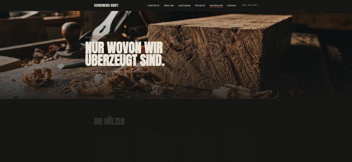 Materialien-Seite der Schreinerei Kraft mit Nahaufnahme eines Massivholzblocks